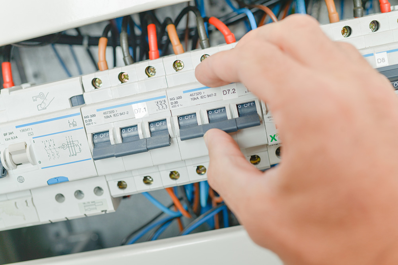 Schalt­schrank­bau bei Elektrotechnik Ziesmann in Hünfeld